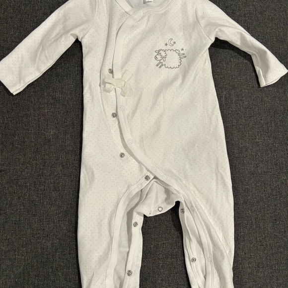 White Kids One Piece with Sheep Design - Picture 1 of 2